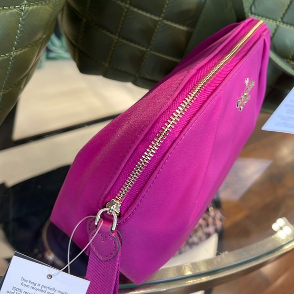 Kate Spade Chelsea Nylon Cosmetic Bag
Baja Rose
NWT - Picture 4 of 16